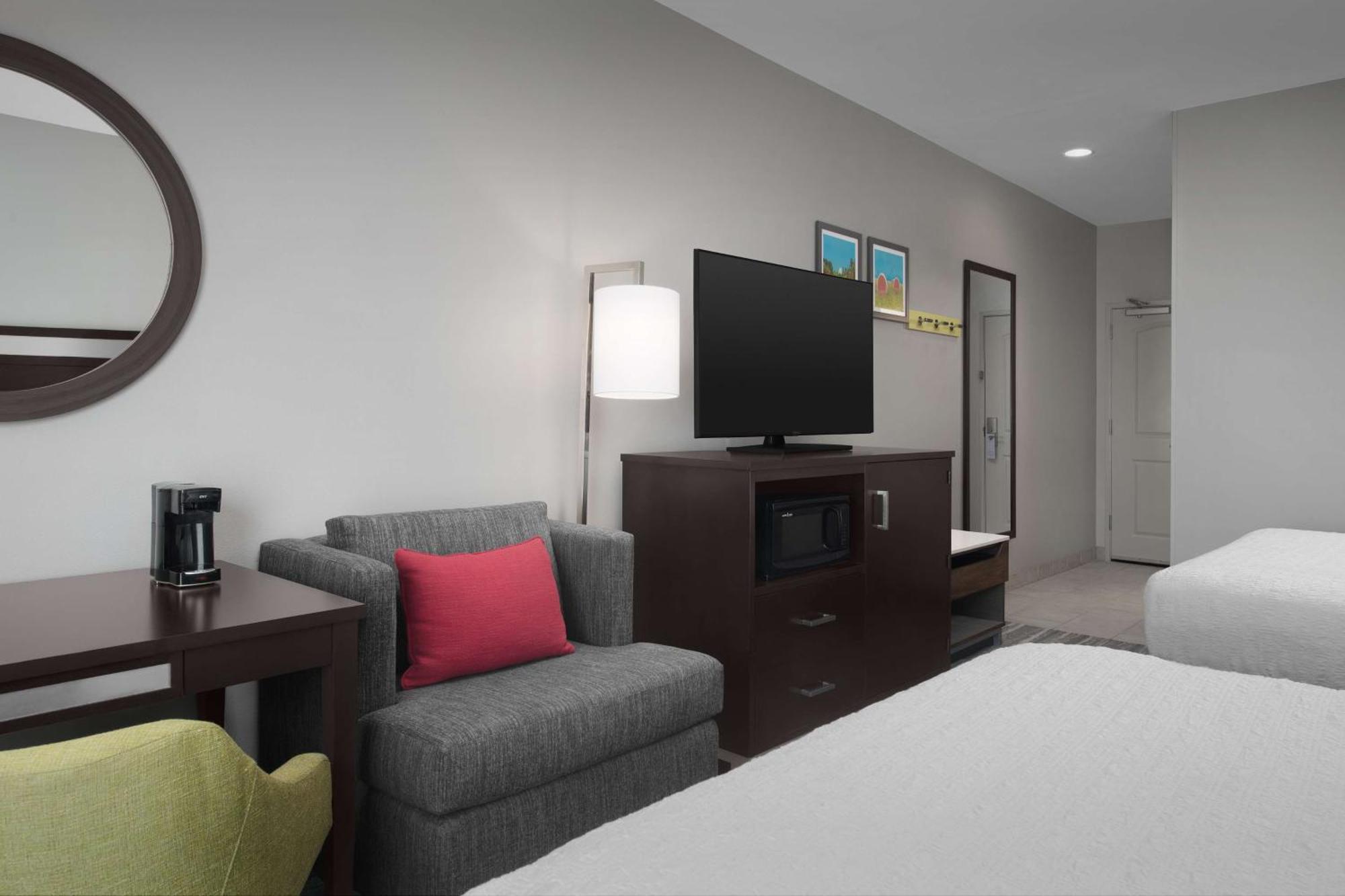 Hampton Inn Стейтсборо Экстерьер фото
