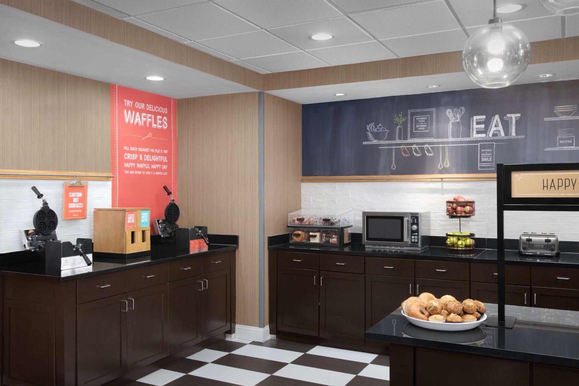 Hampton Inn Стейтсборо Экстерьер фото