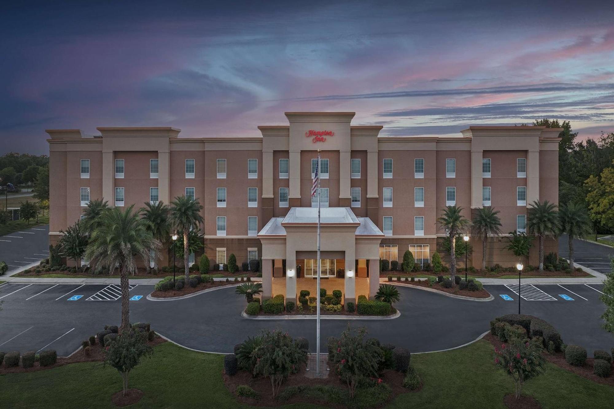 Hampton Inn Стейтсборо Экстерьер фото
